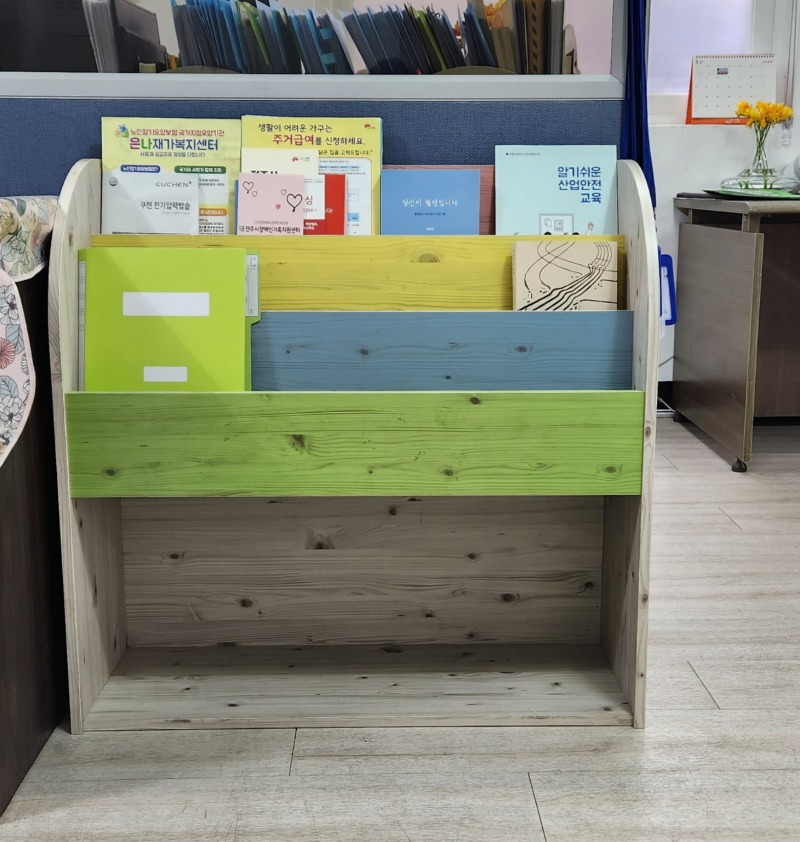 KakaoTalk_20240325_책꽂이(박옥순).jpg