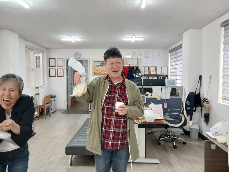 KakaoTalk_20260324_떡(이기수).jpg